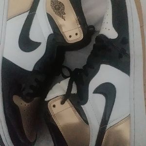 air jordan shoes gold and black color